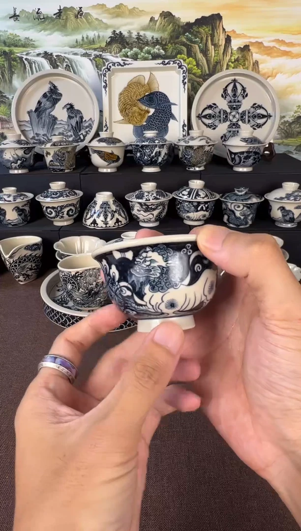 杯子双狮滚绣球压手杯