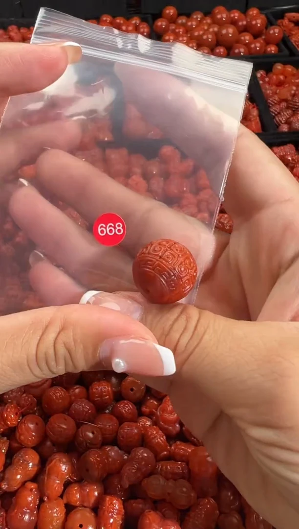 颈饰未镶嵌南红玛瑙1