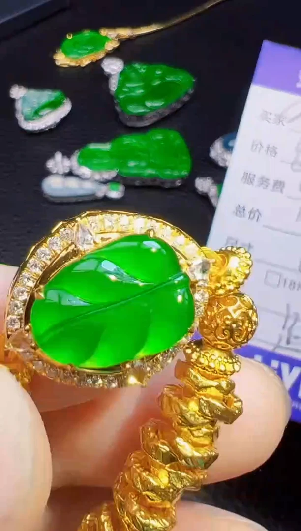 足金镶嵌手链翡翠橘**的翡翠