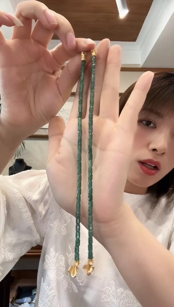 翡翠未镶嵌颈饰国风