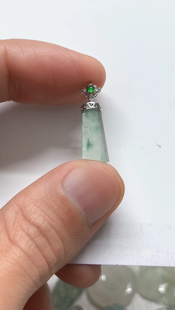 【闪购商品】翡翠颈饰18K金镶嵌天然缅甸A货翡翠吊坠