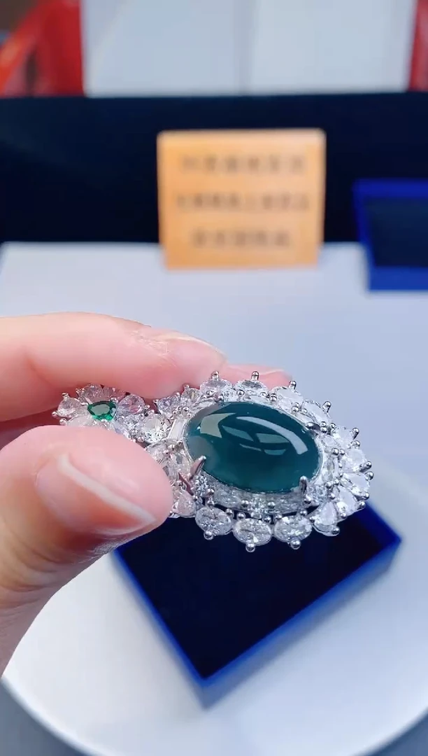 颈饰未镶嵌翡翠