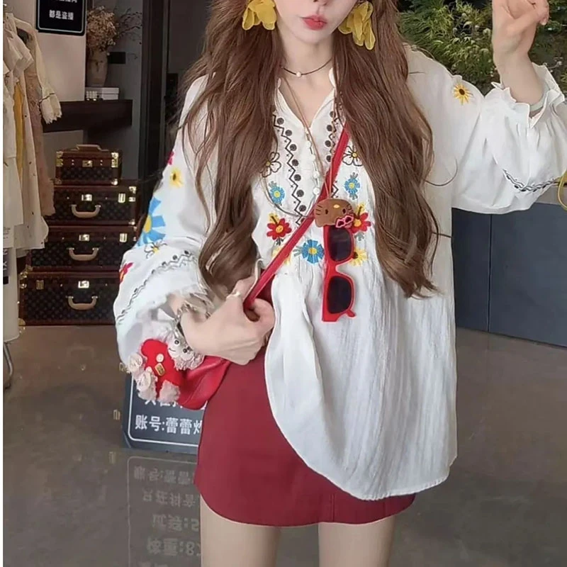 法式复古文艺风重工花朵刺绣衬衫上衣女夏季高腰宽松短裤短裙套装