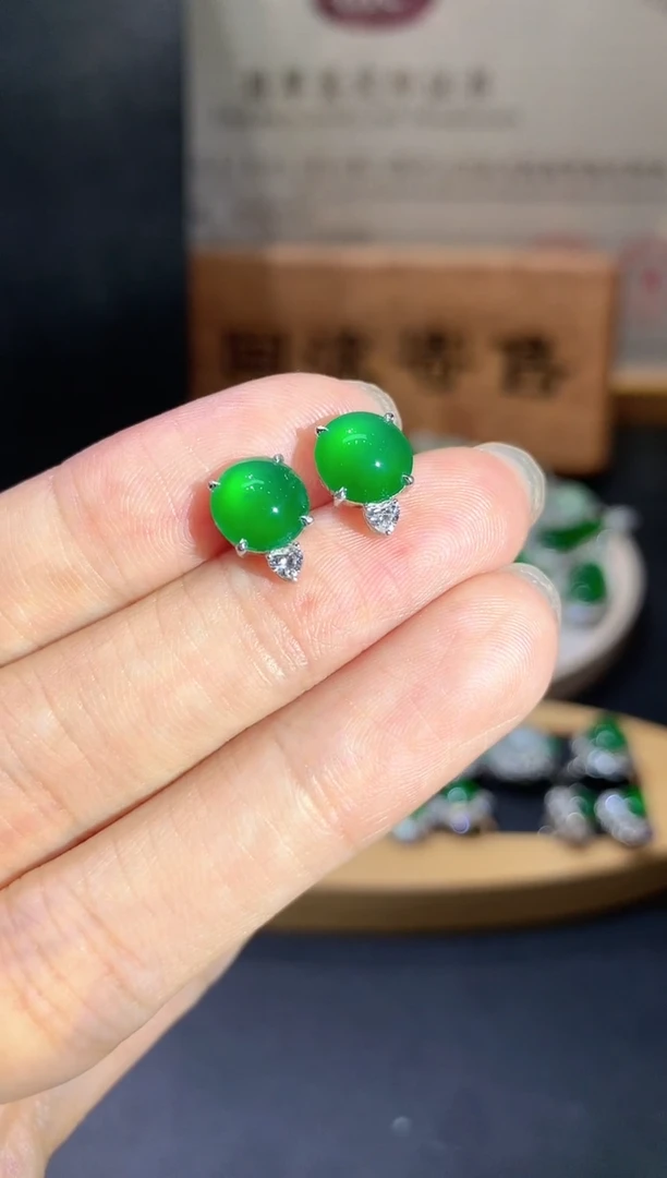 18K金镶嵌定制翡翠团购
