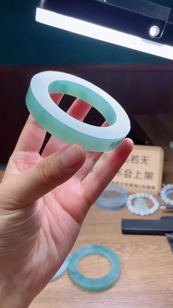 定制翡翠手镯未镶嵌美*定制