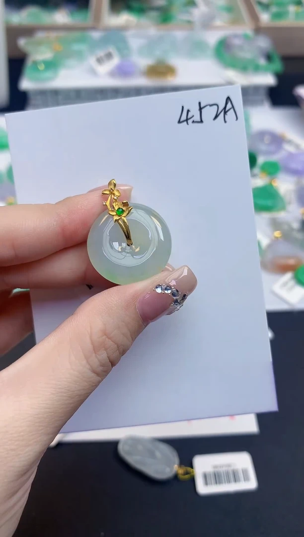 颈饰18K金镶嵌翡翠天然缅甸a货翡翠