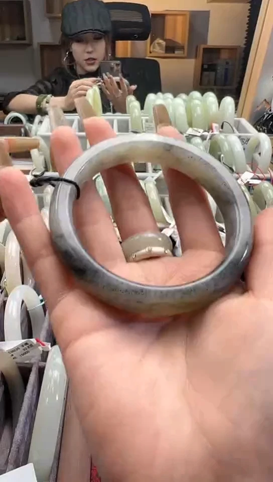 【闪购商品】和田玉手镯未镶嵌和田玉子料青花手镯60+