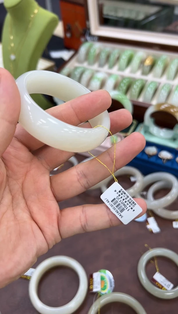 未镶嵌手镯和田玉野牛沟56-57  135