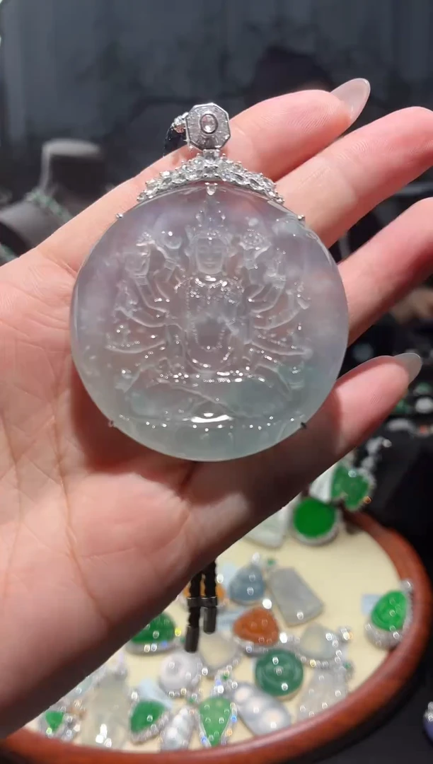 吊坠(不含链)18K金镶嵌翡翠千手定金