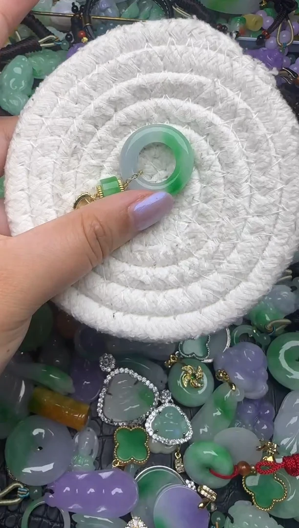 颈饰未镶嵌翡翠缅甸翡翠吊坠