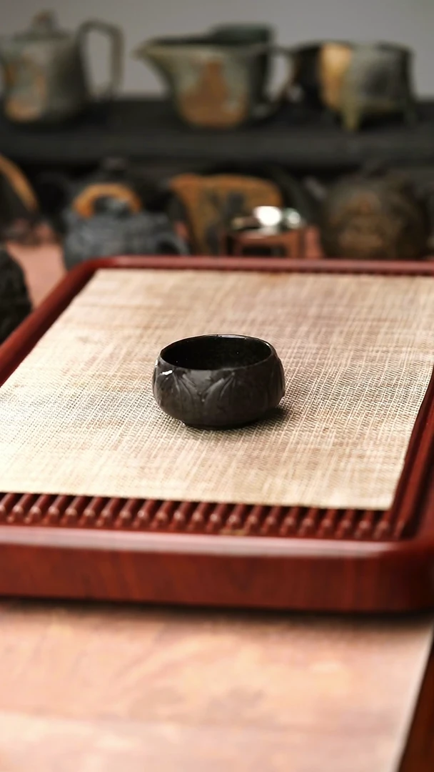 归玉堂冰碛岩重工雕刻坐莲禅定杯