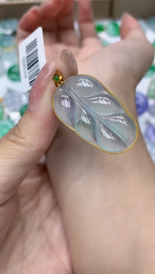 翡翠18K金镶嵌颈饰111111111111