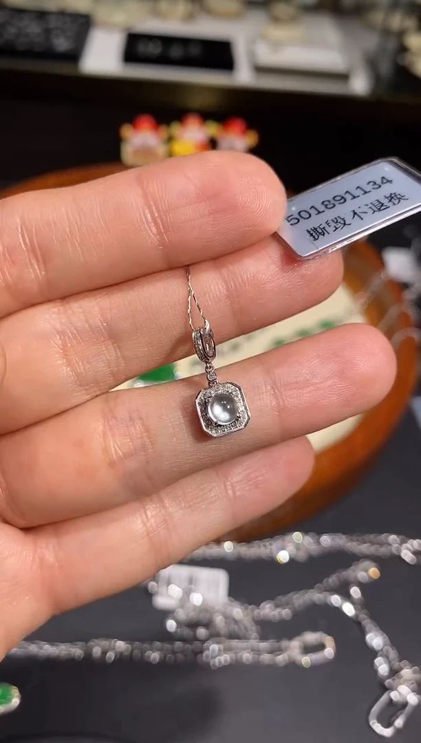 【闪购商品】翡翠颈饰18K金镶嵌吊坠