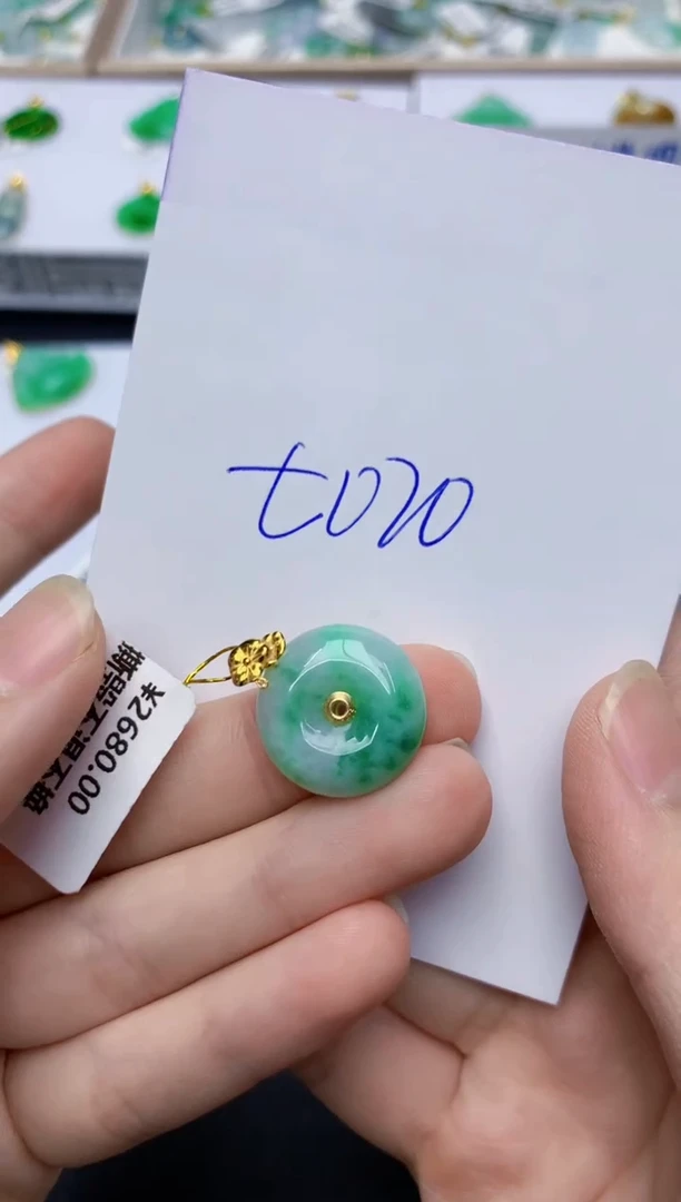 翡翠18K金镶嵌颈饰0000000000