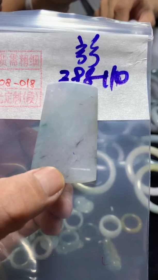 未镶嵌定制翡翠弯****?挂件398元毛货需精细抛光#18