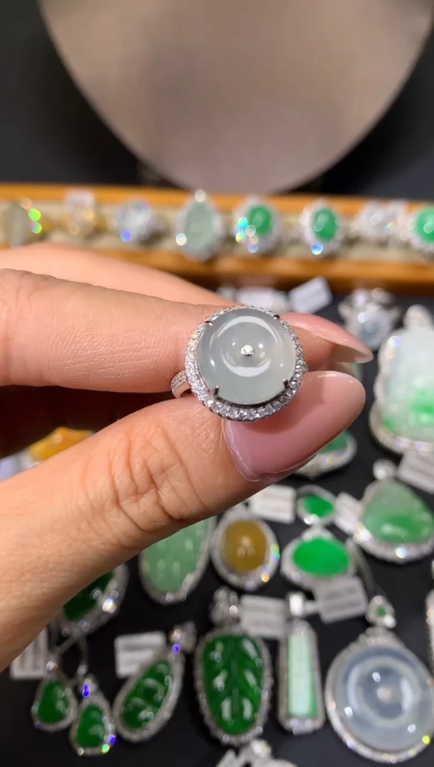 翡翠18K金镶嵌吊坠(不含链)戒指