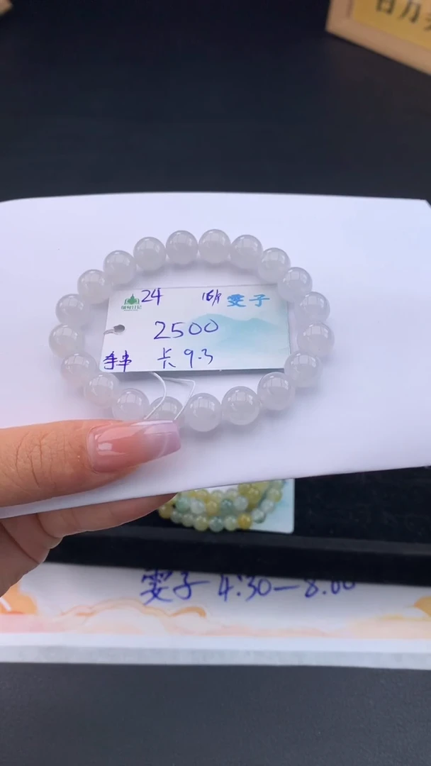 未镶嵌手串翡翠自带#送人#，联系客服核对地址~
