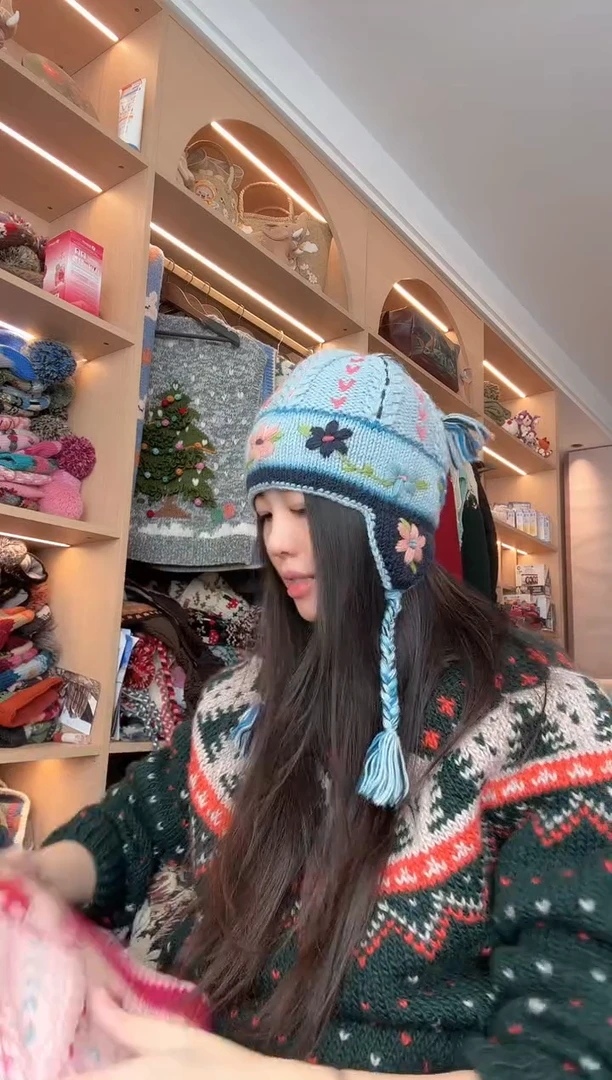 羊毛蓝色勾花护耳帽