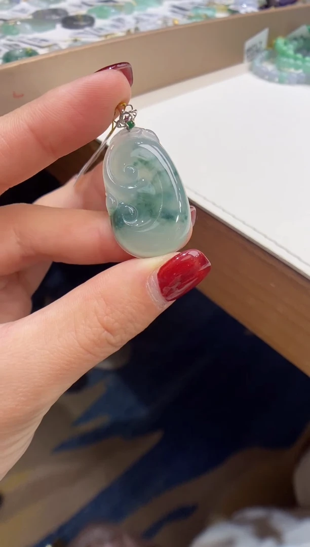 【闪购商品】翡翠颈饰18K金镶嵌如意