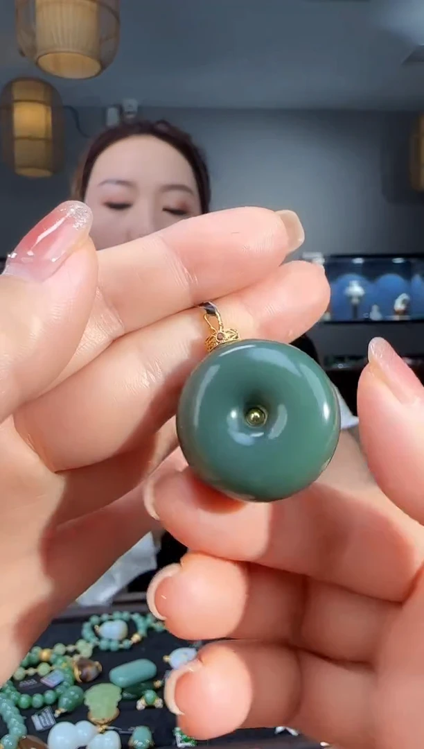 和田玉18K金镶嵌吊坠(不含链)1