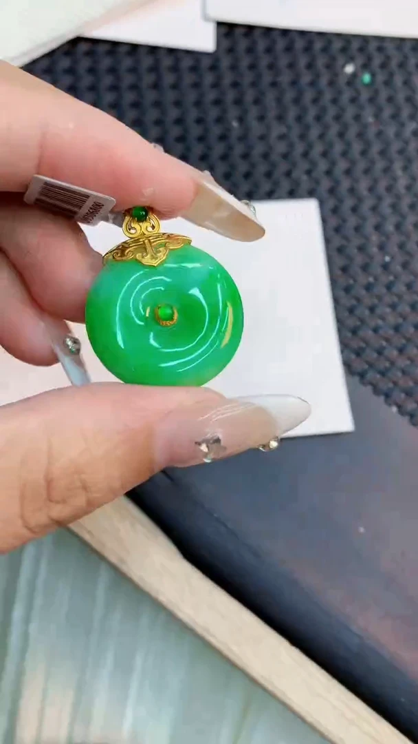 翡翠18K金镶嵌吊坠(不含链)心****?1