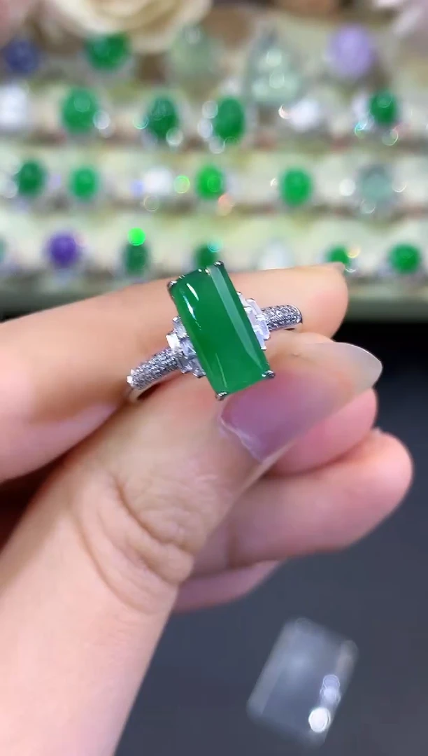 18K金镶嵌戒指翡翠B97