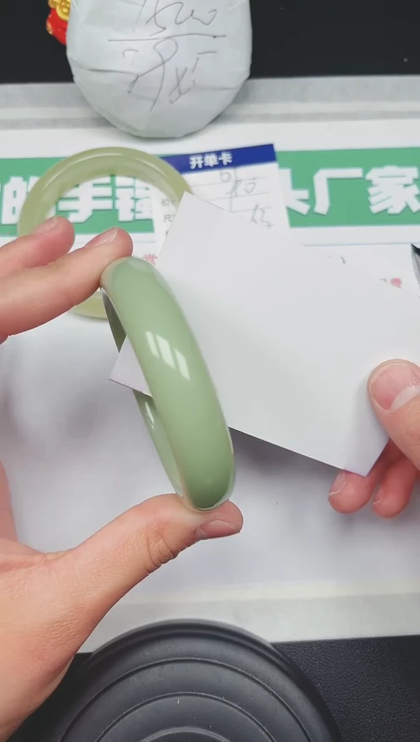 【闪购商品】石英质玉手镯未镶嵌70-57.7