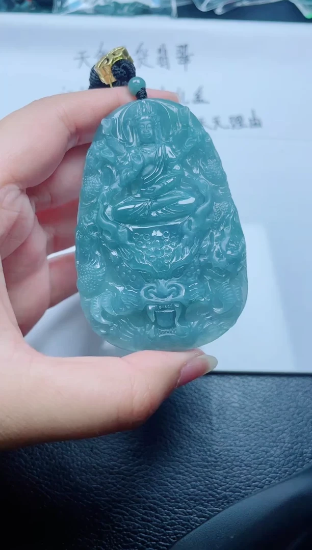 翡翠未镶嵌颈饰