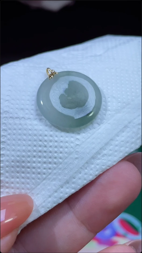 翡翠挂件未镶嵌扣子