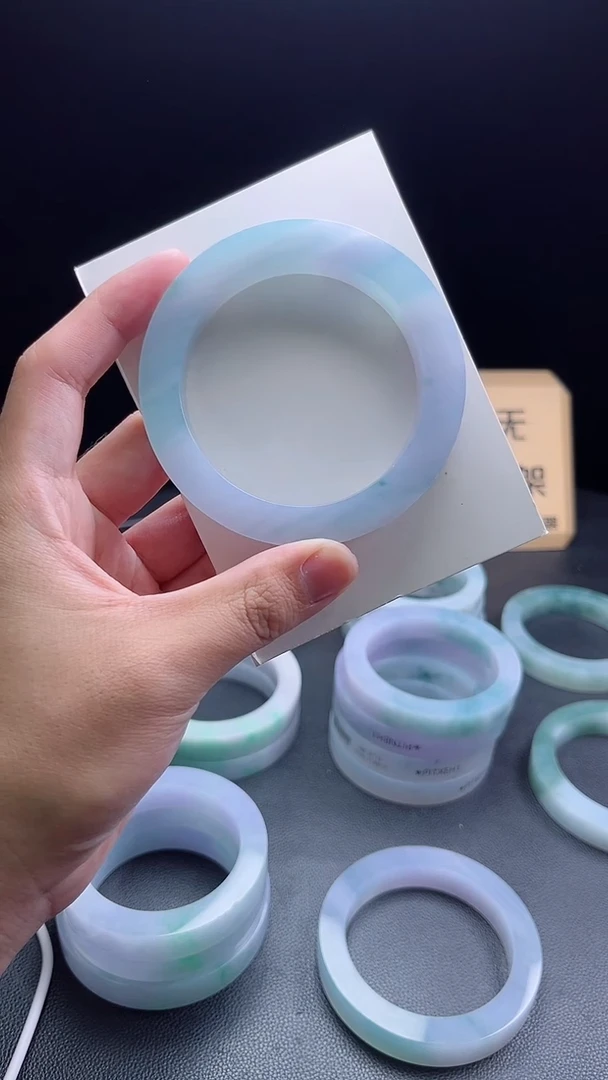 未镶嵌手镯定制翡翠红****u定制
