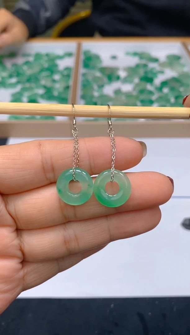 【闪购商品】石英质玉戒指银S925镶嵌冰美人A货非洲翠