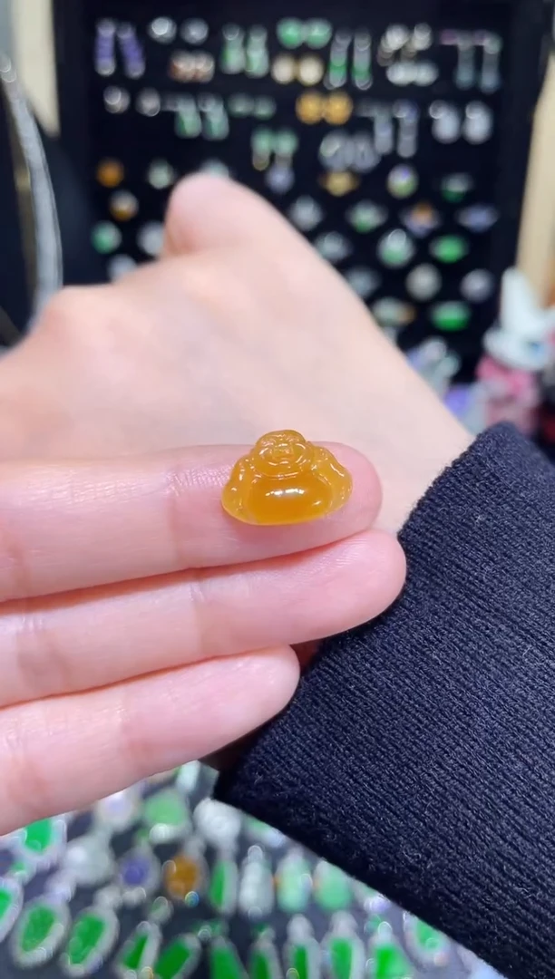 翡翠未镶嵌颈饰高冰黄翡佛公裸石