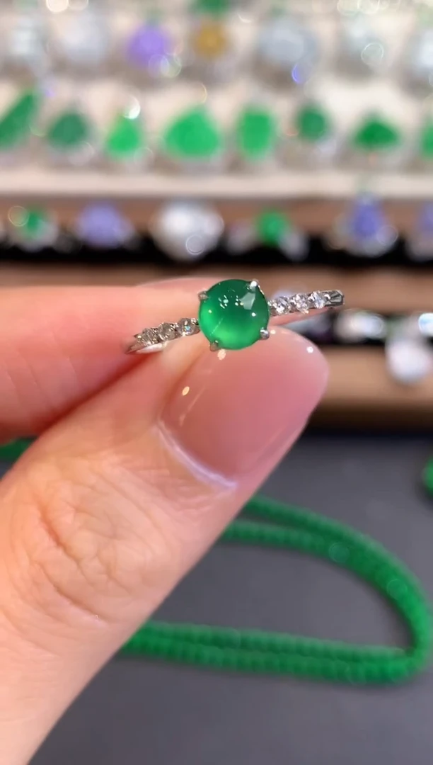 18K金镶嵌戒指翡翠q6