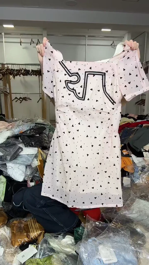 样衣 M码       90-105斤