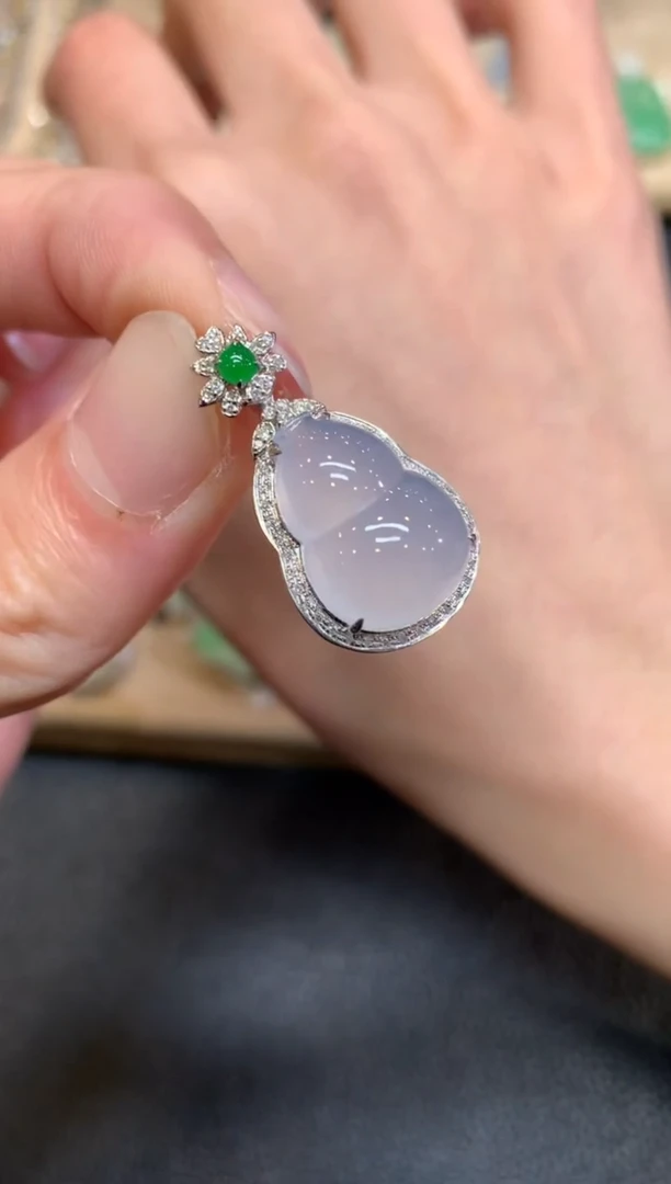 【闪购商品】翡翠颈饰18K金镶嵌葫芦【无服务费】