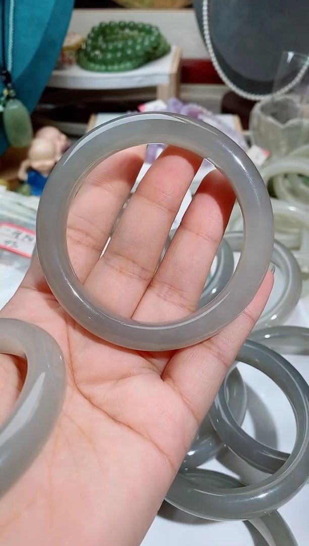 和田玉手镯未镶嵌喝***奶600喝杯酸奶的