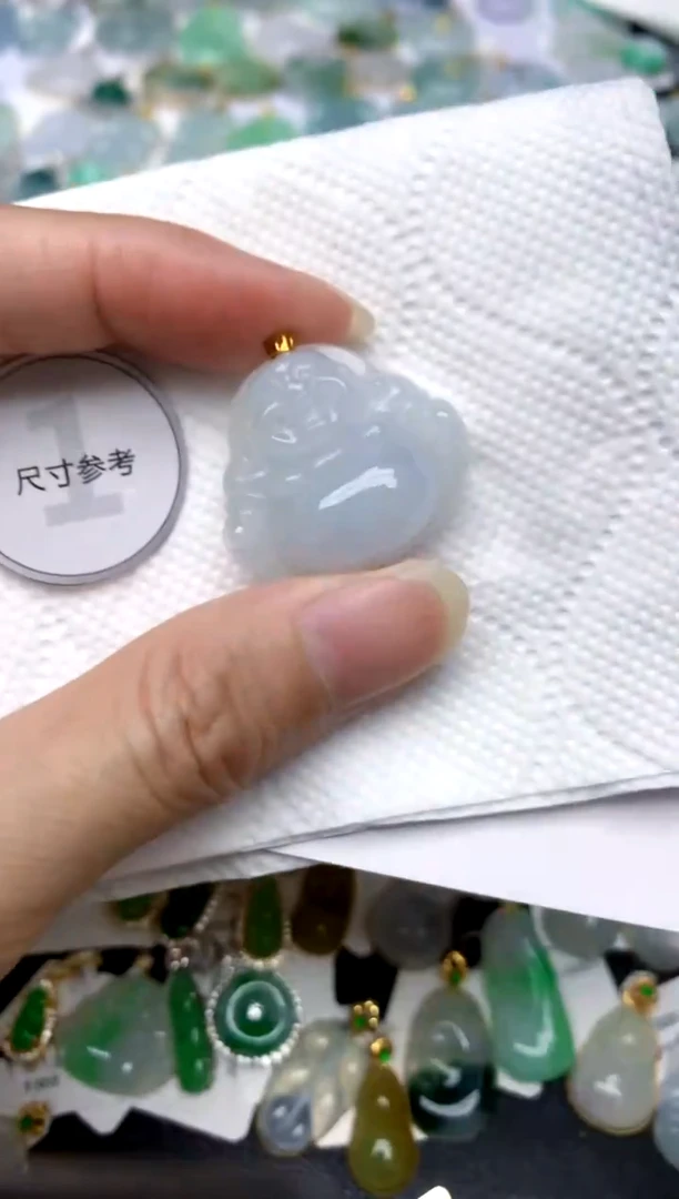 颈饰18K金镶嵌翡翠天然A货翡翠