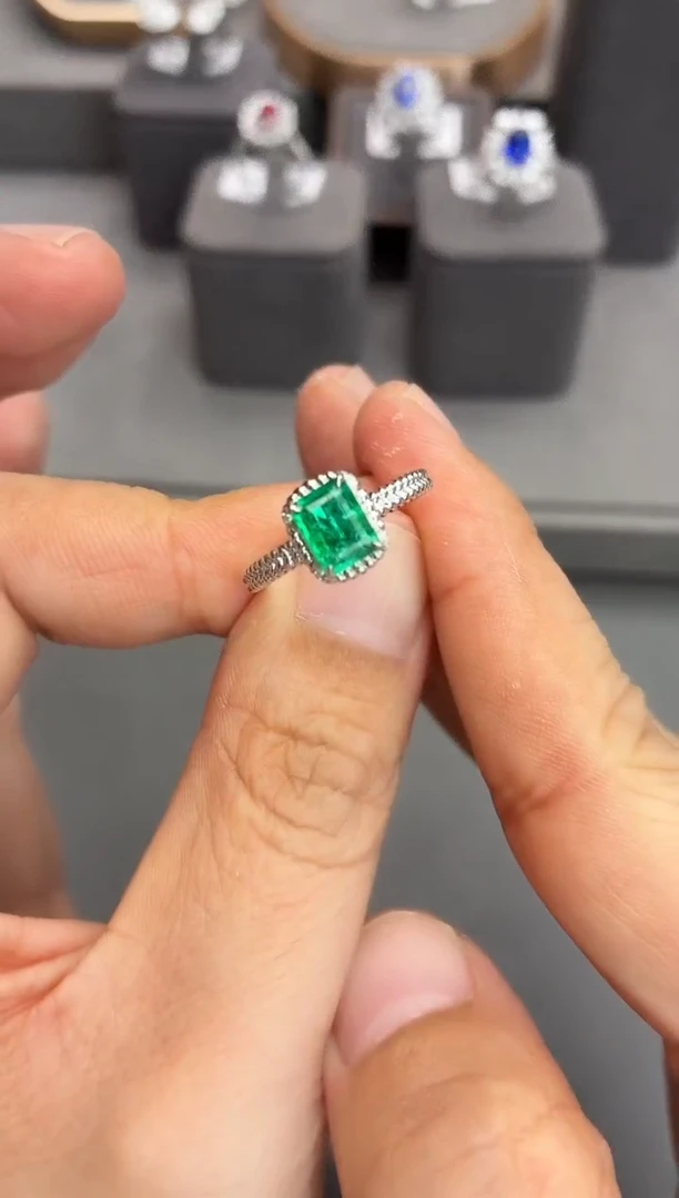 18K金镶嵌戒指祖母绿0.78ct/双十一清货价