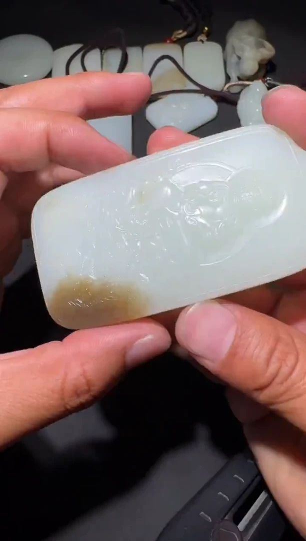 未镶嵌和田玉（糖玉）挂件和田玉