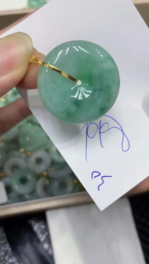 颈饰18K金镶嵌翡翠缅甸A货翡翠