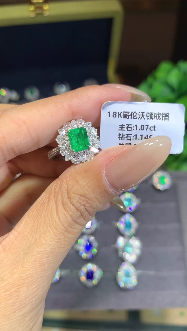 18K金镶嵌戒指祖母绿1.07ct