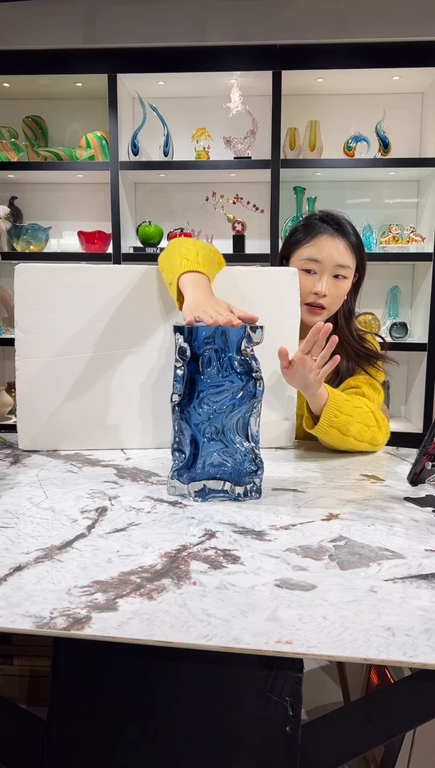 设计师款蓝色花瓶