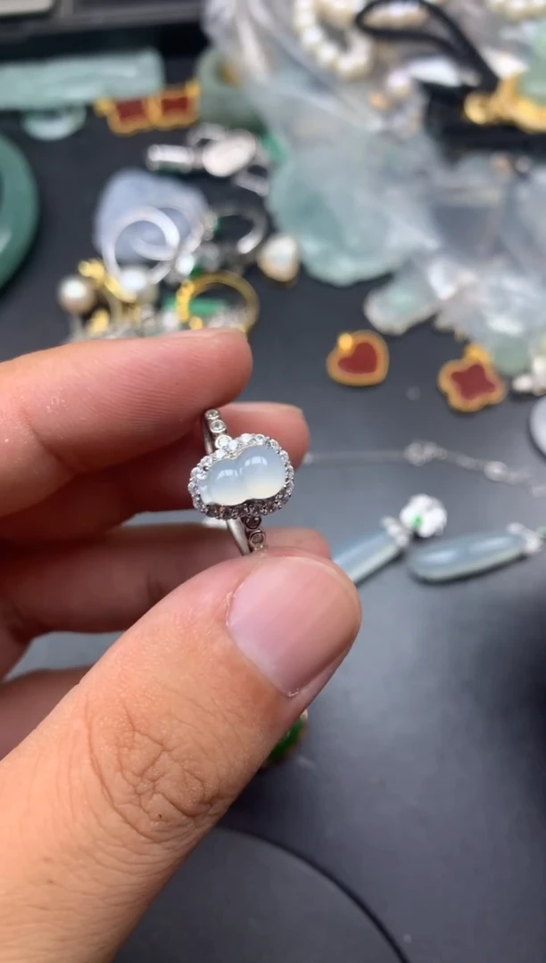 颈饰未镶嵌翡翠小雪商品不退不换