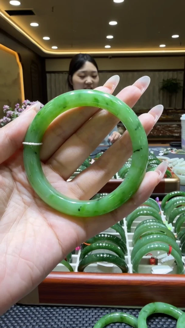 颈饰未镶嵌和田玉手镯60