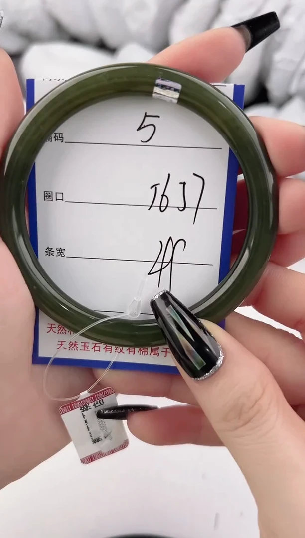 未镶嵌手镯和田玉5颜色微差无瑕疵