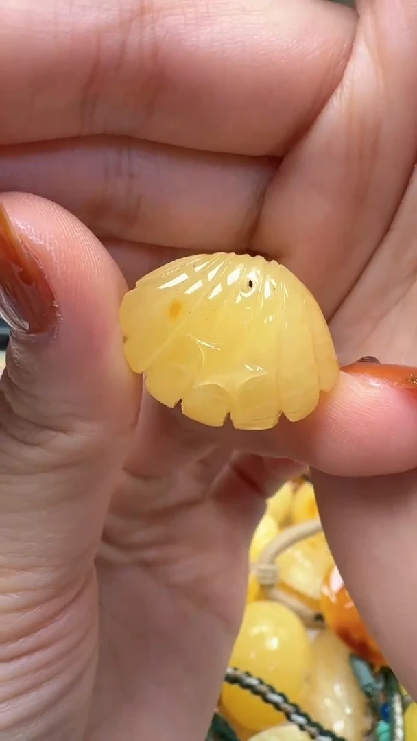 裸石琥珀未镶嵌如图