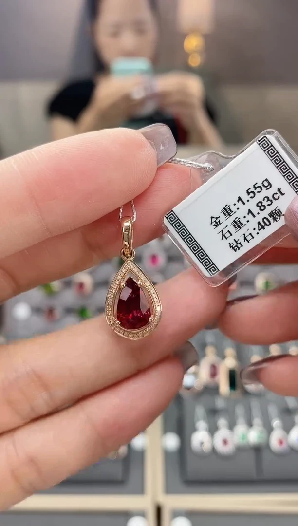 18K金镶嵌颈饰碧玺1.83