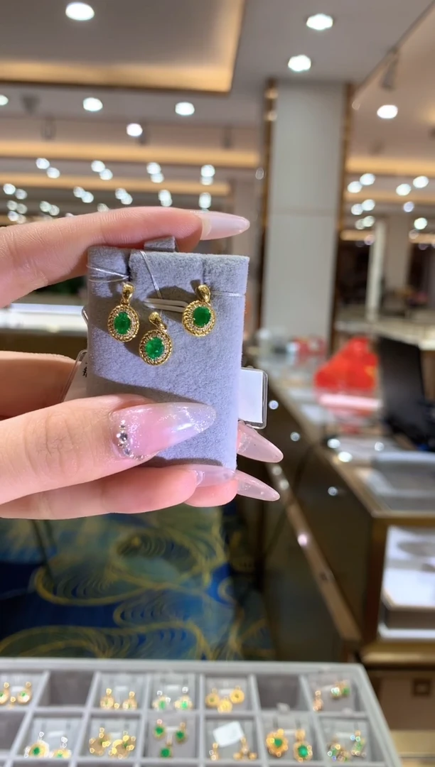 【闪购商品】祖母绿吊坠18K金镶嵌祖母绿吊坠多样性发一