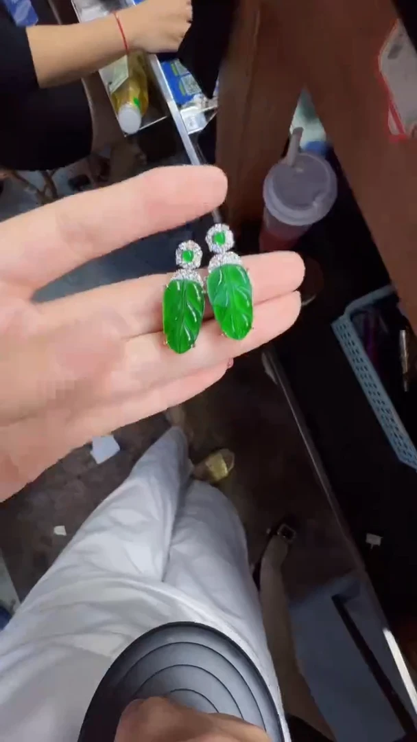 未镶嵌定制翡翠翡翠A货有轻微色差属于正常现象，叶子多样性发货1