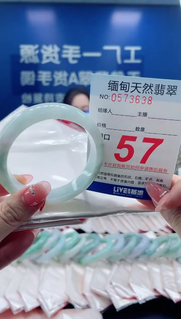 未镶嵌手镯翡翠天然翡翠手镯